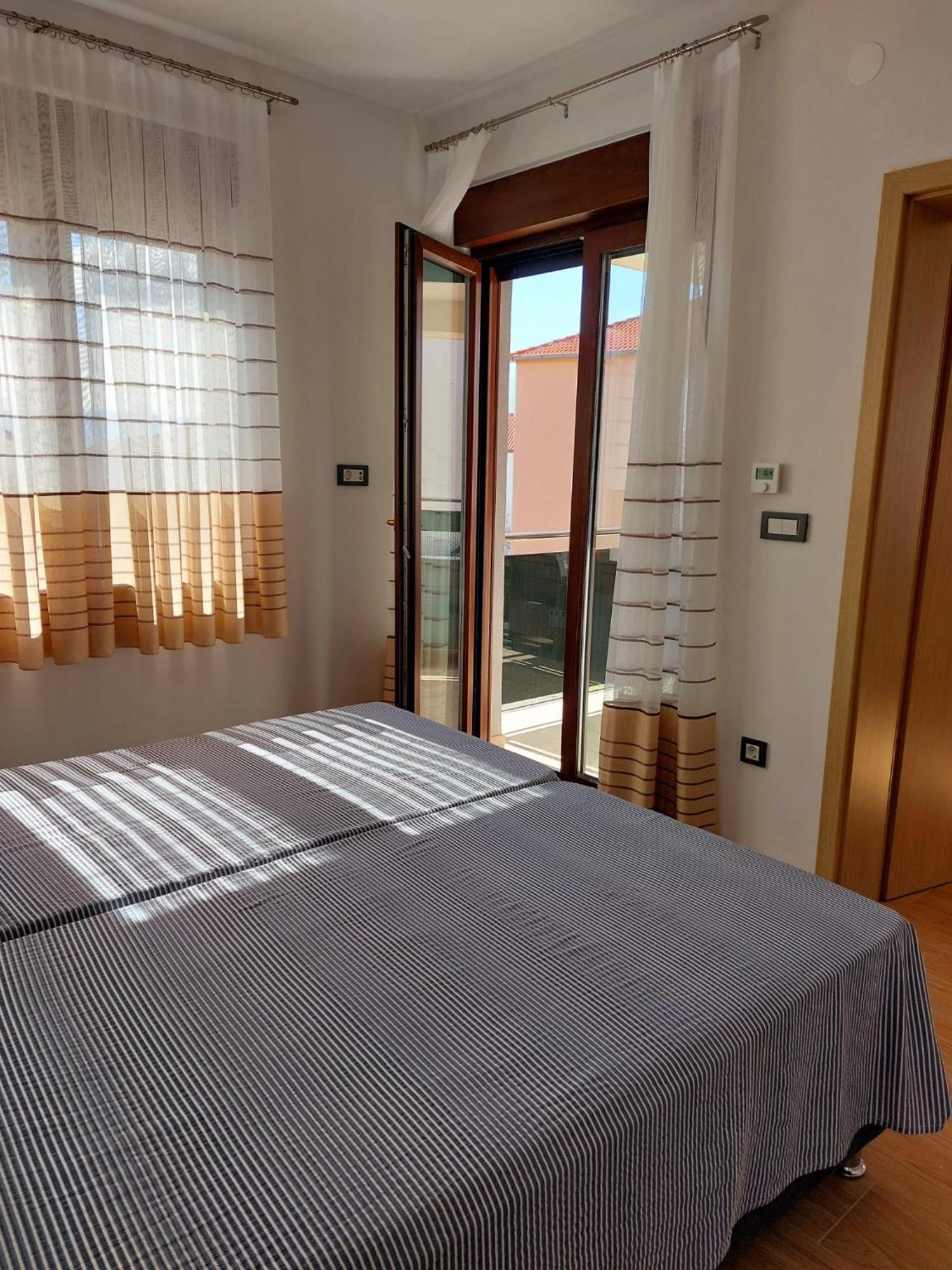 Apartmani Ivana Novi Novi Vinodolski Eksteriør billede